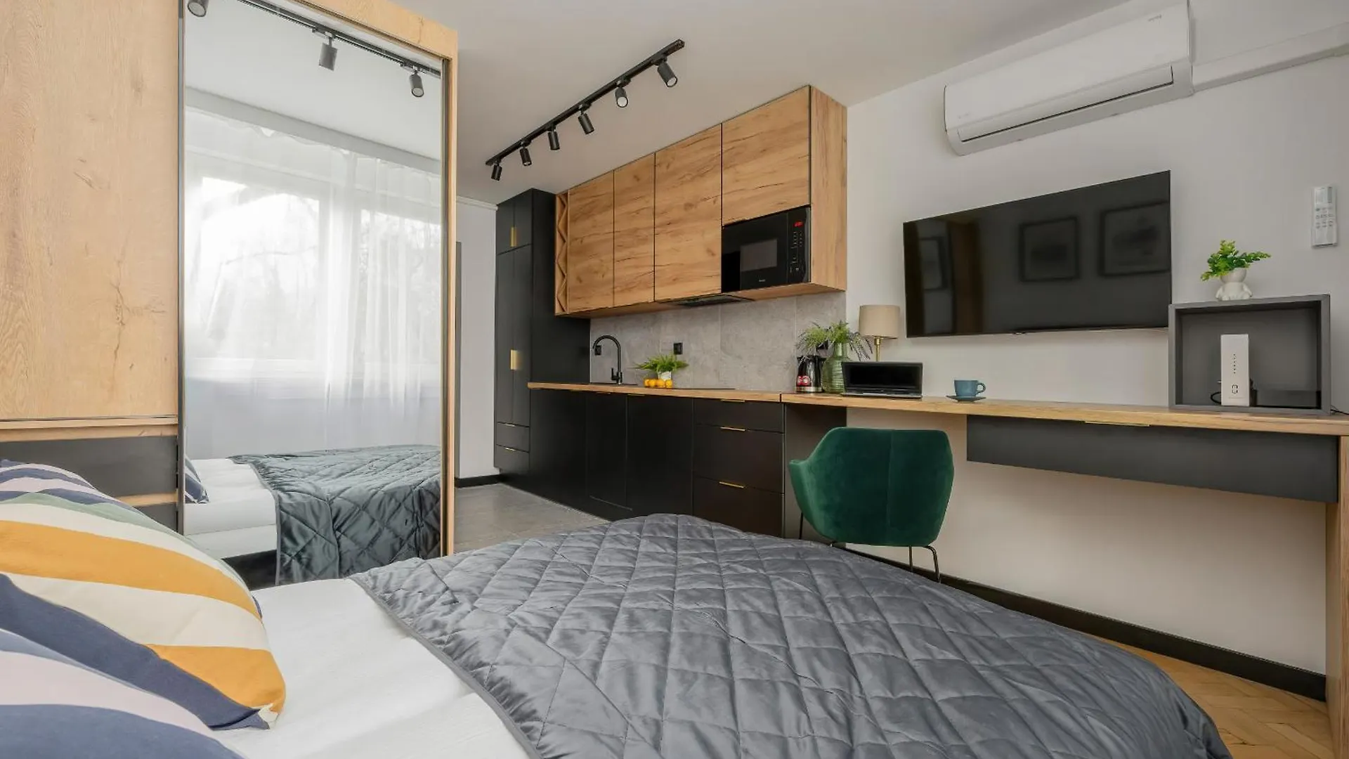 Modern Black & Wooden Apartment Warsaw Near The Airport By Noclegi Renters 0*,  Poland